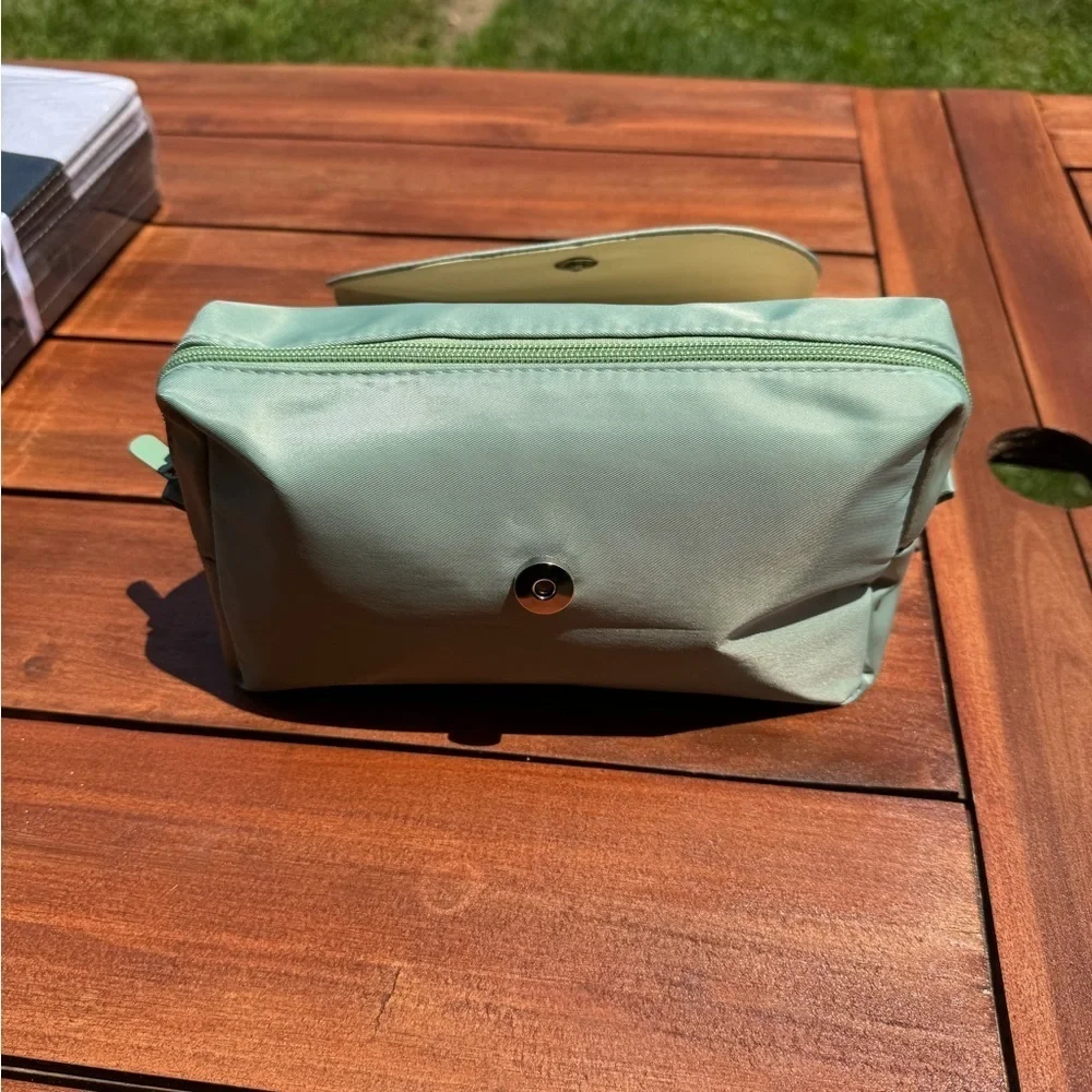 Makeup Bag With Makeup Brush Holder,Toiletries Bag. Cosmetic Bag-New
